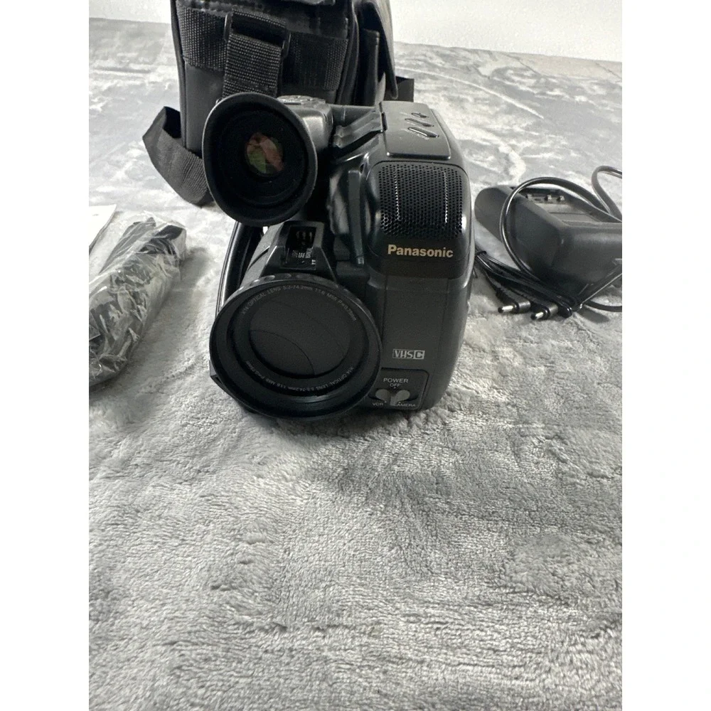 Panasonic Palmcorder IQ PV-IQ205 VHSC Camcorder x14 Zoom Bundle with Case Manual